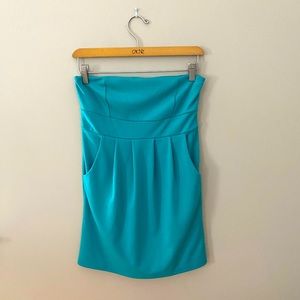 Adorable strapless dress with pockets